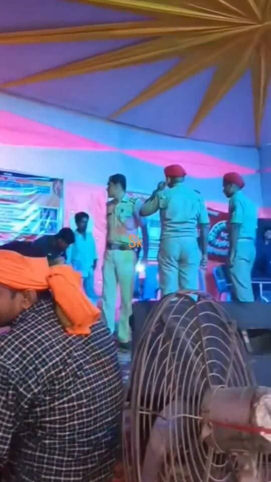 बेगूसराय में महिला डांसर को थप्पड़ मारने वाले दरोगा को एसपी ने किया सस्पेंड महिला डांसर ने कहा दरोगा माफी मांगे