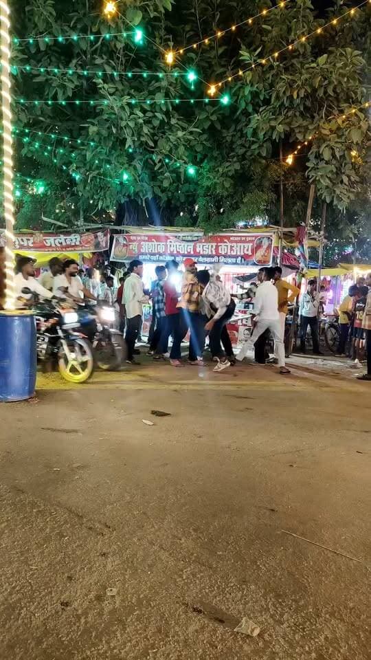 दुर्गा पूजा के मेला में दो पक्षों के बीच हो गई मारपीट