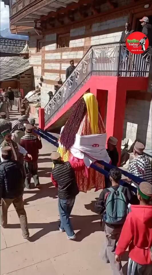 सराहन बुशहर में मनाया जाने वाला दशहरा उत्सव में देवताओं तथा देवलुओं के आगमन से बढ़ी मेले की शोभा
#kullutodaynews #himachalpradesh #himachalupdate #MediaPower #himachalkiawaaz #KTN #ATM #shimla #kullu #rampur