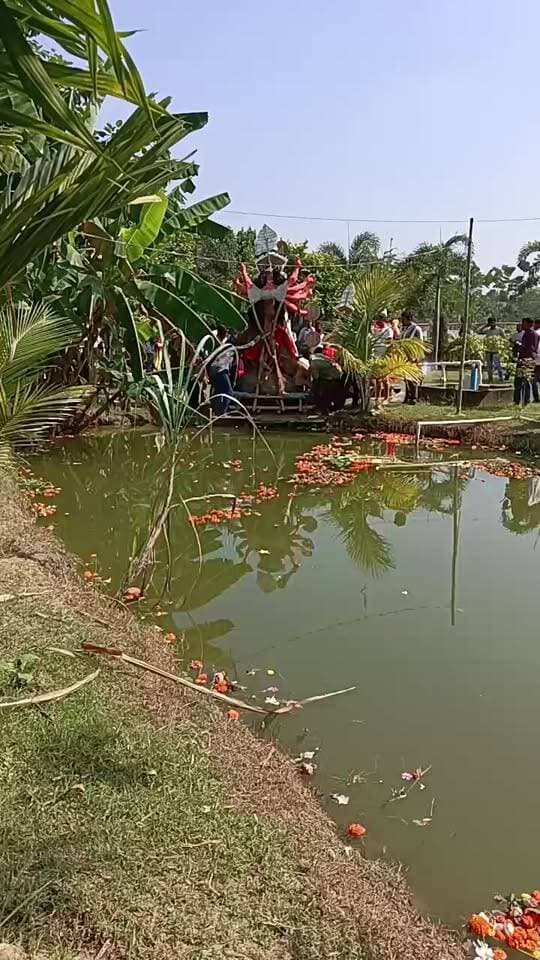 শান্তিনিকেতন মেডিকেল কলেজ ও হাসপাতালে দশমীর দিন সরাসরি।
