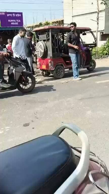বাইক এবং টোটো সংঘর্ষে আহত চার , ইসলামপুর কৃষক বাজারের সামনে Khabar Today #IslampurPoliceDistrict