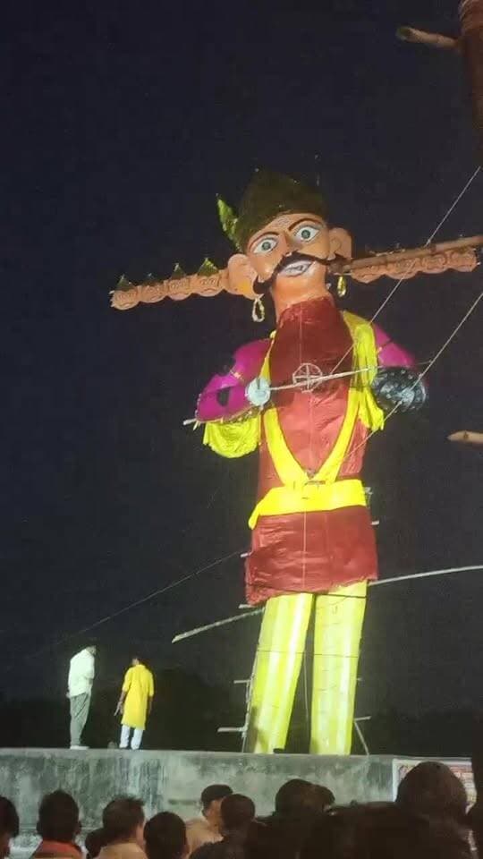 श्री श्री 108 मां काली दुर्गा पूजा समिति की ओर से रावण वध का आयोजन किया गया है शिवाजी नगर दरभंगा बिहार