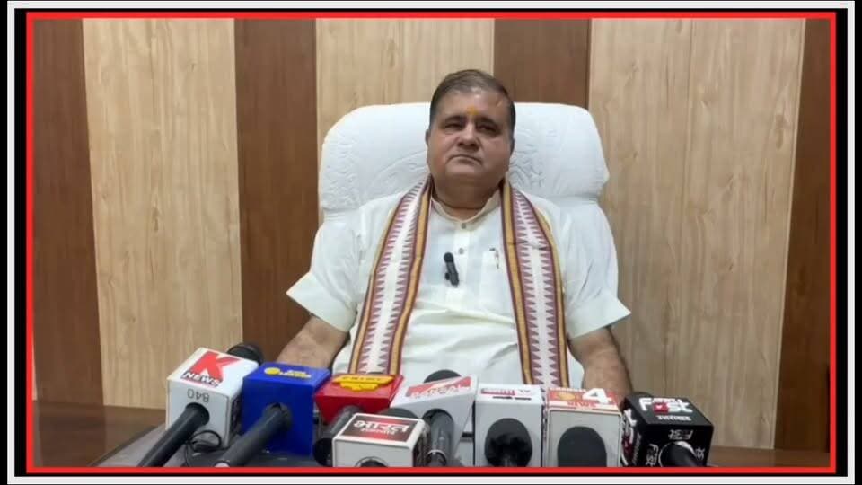 #कांग्रेस का एक बड़ा कुनबा भाजपा में आने को तैयार!सोच विचार कर लेंगे फैसला भाजपा प्रदेश अध्यक्ष #महेंद्र भट्ट!
#followersevryonehighlight
#follower
#viralvideoシ
#mahendrabhatt