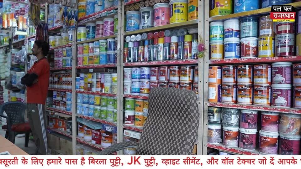 उदयपुर के गोवर्धन विलास थाना क्षेत्र स्थित होटल सिटी प्राइड में पुलिस और सीआईडी विशेष शाखा की संयुक्त टीम ने कार्रवाई करते हुए थाईलैंड मूल की तीन महिलाओं को डिटेन किया है। पुलिस के अनुसार, महिलाओं के पासपोर्ट और वीजा की अवधि समाप्त हो चुकी थी। साथ ही, होटल के विजिटर रजिस्टर में उनके ठहरने की एंट्री नहीं मिलने की बात भी सामने आई है।
जांच में महिलाओं से स्पा का काम करवाए जाने की जानकारी मिली है। पुलिस रिकॉर्ड के अनुसार, इनमें से एक महिला को पहले भारत से डिपोर्ट किया जा चुका था। मामले में होटल संचालक के खिलाफ भी कानूनी कार्रवाई की जा रही है। पुलिस विदेशी नागरिकों के दस्तावेजों और होटल में ठहरने से जुड़े नियमों के उल्लंघन की जांच कर रही है।
इस खबर में जानिए उदयपुर होटल रेड, पुलिस कार्रवाई और विदेशी नागरिकों से जुड़े मामले की पूरी जानकारी।
#udaipur #udaipur_khabar #udaipur_khabar #udaipurite #UdaipurNews #Udaipur #RajasthanNews #UdaipurPolice #HotelRaid #UdaipurCrime #BreakingNews #ThailandWomen #ForeignNationals #CID #RajasthanPolice #HotelCityPride #GovardhanVilas #UdaipurBreakingNews #CrimeNews #VisaExpired #PassportVisa #HotelInvestigation #PoliceAction #UdaipurLatestNews #RajasthanCrime #UdaipurUpdate #ForeignersVerification #HindiNews #LocalNews #PalPalNewsRajasthan #PalPalRajasthan #UdaipurCity
