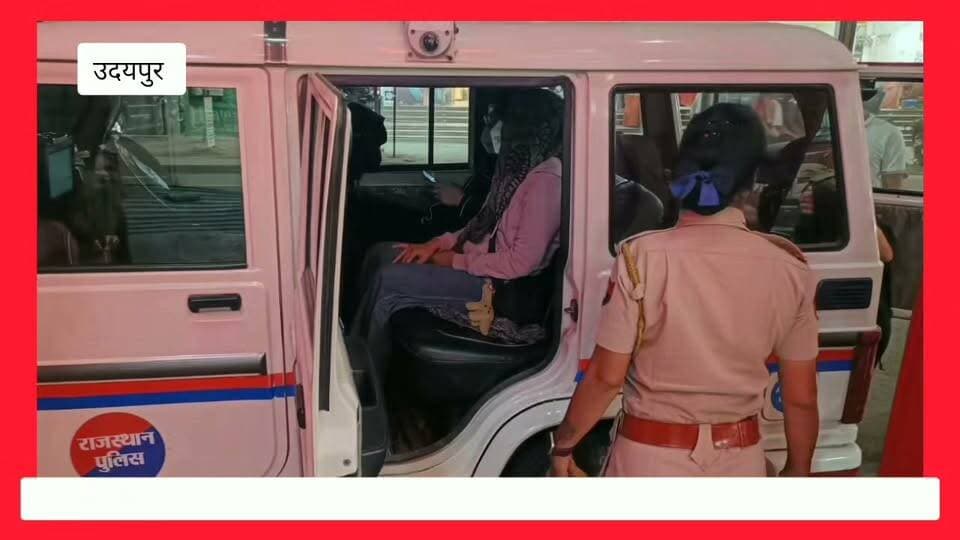 उदयपुर में थाईलैंड की 3 महिला गिरफ्तार, बीना वीजा के देश में रहने व अवैध रूप से स्पा का कार्य करने का है आरोप.
एक महिला को पहले भी किया गया था भारत से डिपोर्ट, नेपाल बॉर्डर के रास्ते पुनः यह महिला घुसी थी भारत में. उदयपुर में रह कर कर रही थी अवैध स्पा सेंटर का कार्य.
@topfans IGP Udaipur RANGE Udaipur Police News 24 Udaipur
#arrested #thailandladies #udaipurpolice #viralpost #nonfollowers #RajasthanNews #bharat #thailand