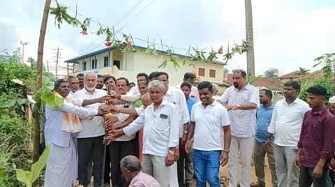 ಅರ್ಕಲ್ಗುಡ್: ಹಂಡ್ರಂಗಿ–ಕೆಸವತ್ತೂರು ರಸ್ತೆ ಅಭಿವೃದ್ಧಿಗೆ ಚಾಲನೆ ನೀಡಿದ ಶಾಸಕ ಎ. ಮಂಜು