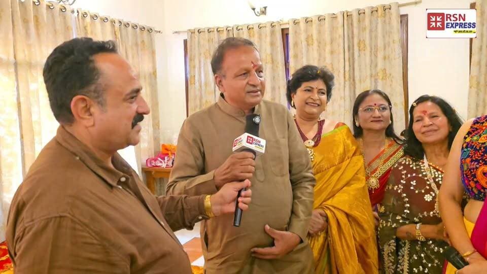 🌸💃 हिसार के जिमखाना क्लब में करवा चौथ महोत्सव की धूम, प्रेरणा ग्रुप की महिलाओं ने बिखेरे खुशियों के रंग!
🔥 भाजपा नेता पवन खारिया ने धर्मपत्नी संग की शिरकत, प्रधान रमा वर्मा बोलीं—महिलाओं की प्रतिभा को मंच देना हमारा उद्देश्य!
🎤 RSN EXPRESS | आपकी आवाज़, आपकी खबर