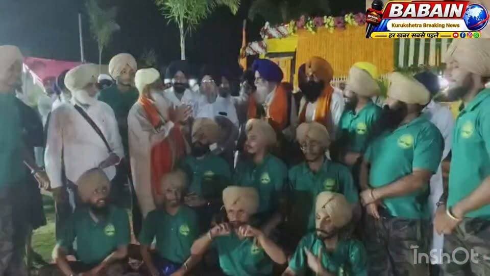 पर्यावरण संरक्षण के लिए सामूहिक प्रयास जरूरी : विक्रमजीत सिंह चीमा
रतनगढ़ फार्म हाउस पर धरती बचाओ यात्रा के नगर कीर्तन का किया स्वागत
शाहबाद में पीपली ब्लॉक समिति के चेयरमैन विक्रमजीत सिंह चीमा ने कहा कि धरती, हवा और पानी को स्वच्छ रखना प्रत्येक व्यक्ति की जिम्मेदारी है। पर्यावरण संरक्षण के लिए समाज के सभी वर्गों को मिलकर प्रयास करने चाहिए, ताकि आने वाली पीढ़ियों को स्वच्छ और स्वस्थ वातावरण मिल सके।
विक्रमजीत सिंह चीमा अपने रतनगढ़ फार्म हाउस पर पहुंचे धरती बचाओ यात्रा के नगर कीर्तन का स्वागत करने के अवसर पर संगत को संबोधित कर रहे थे। इस दौरान उन्होंने हरियाणा गुरुद्वारा प्रबंधक कमेटी के अध्यक्ष जगदीश सिंह झींडा को सिरोपा और चांदी की तलवार भेंट कर सम्मानित किया।
चीमा ने कहा कि आज रासायनिक खादों, कीटनाशकों और प्रदूषण के बढ़ते प्रभाव से धरती की गुणवत्ता प्रभावित हो रही है। स्वच्छ हवा और पानी के बिना स्वस्थ जीवन की कल्पना नहीं की जा सकती। इसलिए प्राकृतिक संसाधनों की रक्षा करना समय की आवश्यकता है।
उन्होंने कहा कि नगर कीर्तन जैसे धार्मिक आयोजनों के माध्यम से पर्यावरण संरक्षण का संदेश जन-जन तक पहुंचाना सराहनीय पहल है। ऐसे प्रयासों से लोगों में प्रकृति के प्रति जिम्मेदारी और जागरूकता बढ़ती है।
बाइट:पीपली ब्लॉक समिति चेयरमैन बिक्रमजीत चीमा