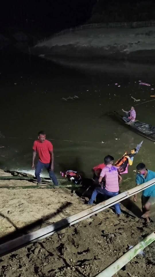 কালাইনের ছলীগ্রাম বিসর্জন ঘাটে পেঁচাছড়া বাজার কালীবাড়ি দূর্গা পূজা কমিটির দূর্গা প্রতিমা বিসর্জন