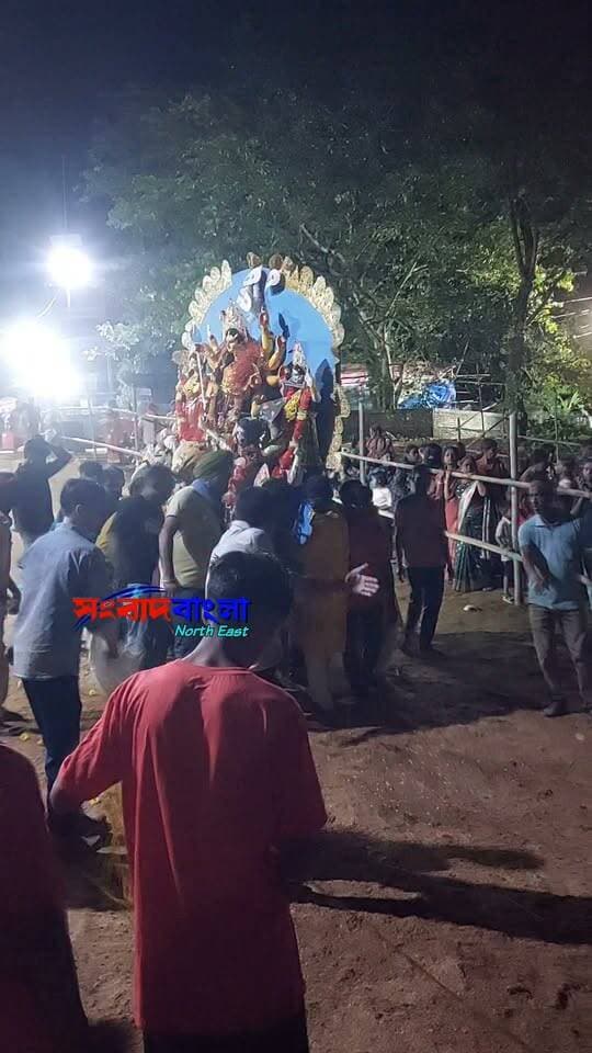 কালাইনের ছলীগ্রাম বিসর্জন ঘাটে কালাইন বাগান রোড সুন্দাউরা সার্বজনীন দূর্গা পূজা কমিটির দূর্গা প্রতিমা বিসর্জন