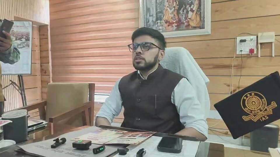 LIVE: राज्य स्तरीय यमुना शरद महोत्सव की तैयारियां तेज: स्टार नाइट में प्रसिद्ध पंजाबी गायक Ninja मचाएंगे धमाल, SDM द्विज गोयल ने दी अहम जानकारी