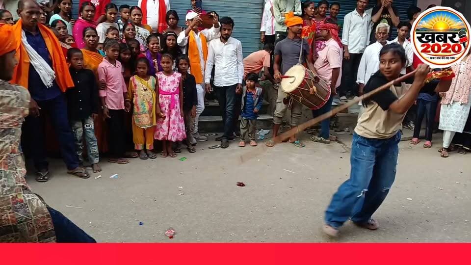 पटना के मनेर स्थित श्री मंझली माता, महावीर दल अखाड़ा काजी मोहल्ला की ओर से किया गया अखाड़ा का आयोजन, लड़कियों एवं छात्राओं ने लाठी-डंडे, तलवारबाजी समेत कई खेलों को किया प्रस्तुत, खेल को देखने के लिए उमड़ी रही लोगों की भीड़. #AkharaDemonstration #Femalestudentsgirls #durgapuja #manerpatna #trendingvideo #fasebookreels #explore #letestnews