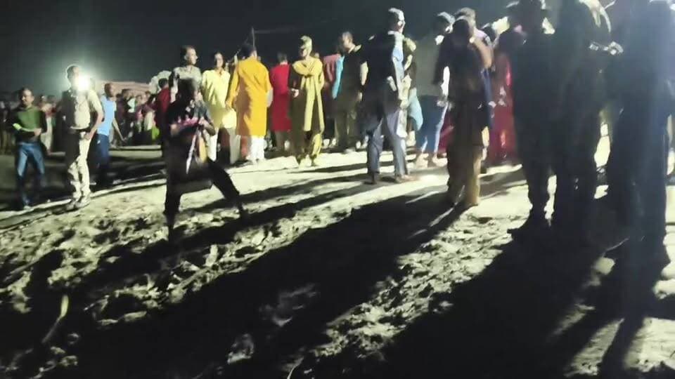 মুর্শিদাবাদের জলঙ্গীর পদ্মা নদীর তীরেও শুরু হয়ে গেছে প্রতিমান নিরঞ্জনের