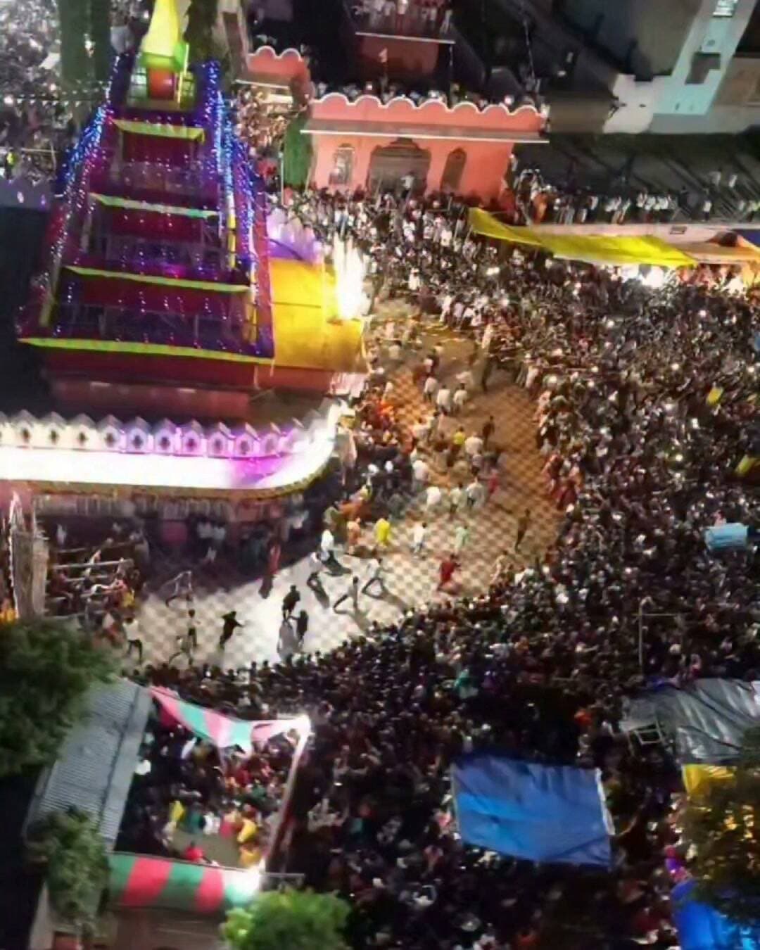 हर्षोल्लास के साथ संपन्न हुई दुर्गा पूजा का पर्व,नम आंखों से मां को दी गई विदाई, हजारों श्रद्धालु रहे मौजूद...
#BiharNews #saharsa #Sonbarsa