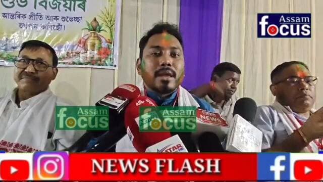 ফকিৰাগ্ৰামত বৰ্ণাঢ্য শোভাযাত্ৰাৰে মা-দুৰ্গাৰ প্ৰতিমা বিসৰ্জন
শোভাযাত্ৰাত আৰু বিসৰ্জনত অংশগ্ৰহণ ইএম কৰ্মেশ্বৰ ৰায় বিধায়ক ৰূপম চন্দ্ৰ ৰায় আৰু এমছিএলএ এজামুল হক