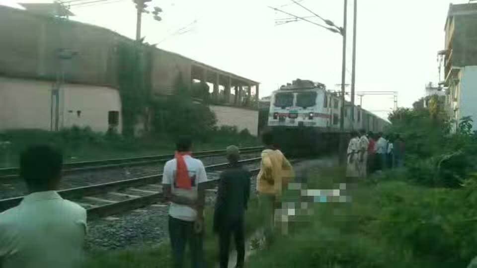 हुई पहचान,#दलसिंहसराय में रेलवे गुमटी के बीच ट्रेन से क"टकर कैसर पीड़ित वृद्ध व्यक्ति की हुई मौ"त..