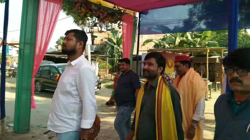विद्यापतिधाम मंदिर पहुँचे दरभंगा स्नातक MLC प्रत्याशी CA आदित्य झा,युवाओं ने किया समर्थन....
#samastipur #bihar #MLC #NewsUpdate #Samastipur #SamastipurNews