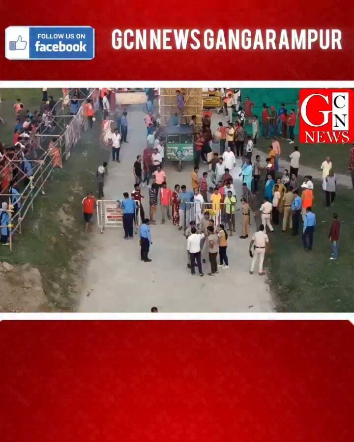 গঙ্গারামপুর: প্রতিবারের মতো এবারেও কড়া পুলিশি নিরাপত্তার মধ্য দিয়ে গঙ্গারামপুরে শুরু হলো প্রতিমা নিরঞ্জন । এদিন প্রতিমা নিরঞ্জনের সূচনা করেন বিধায়ক সত্যেন্দ্রন্নাথ রায় এছাড়াও উপস্থিত ছিলেন গঙ্গারামপুর থানার আইসি পূর্ণেন্দু কুমার কুন্ডু,সমাজসেবী অশোক বর্ধন,দিলীপ বিশ্বাস সহ আরও অনেকে
#breakingnewstoday
#highlightseveryone