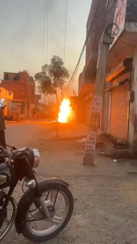 यमुना नगर चिट्टा मंदिर के पास गैस पाइपलाइन में लगी आग। इलाके में मची अफरा तफ़री