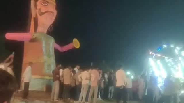 🔥 मरमी माता में ग्यारस पर हुआ भव्य रावण दहन! 🚩🎆
चित्तौड़गढ़ जिले के राशमी क्षेत्र में मेले की रौनक, भगवान राम की सेना की शोभायात्रा, अखाड़ा प्रदर्शन और रंग-बिरंगी आतिशबाजी ने बांधा समां। आसपास के क्षेत्रों से पहुंचे बड़ी संख्या में मेलार्थी।
📹 देखिए मरमी माता में रावण दहन का शानदार नजारा, सबसे पहले **Hello Chittorgarh News** पर।
🙏 वीडियो पसंद आए तो लाइक, शेयर और पेज को फॉलो जरूर करें।
#मरमीमाता #चित्तौड़गढ़ #राशमी #रावणदहन #ग्यारस एकादशी राजस्थानन्यूज HelloChittorgarh