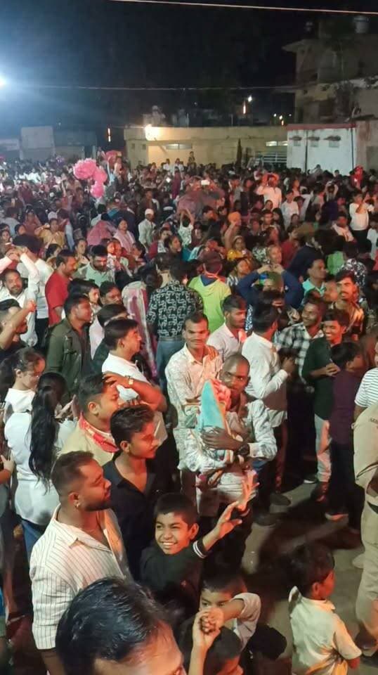 असत्य पर सत्य की विजय (बुराई पर अच्छाई की जीत) का शाश्वत संदेश मुख्य रूप से विजयादशमी (दशहरा) के पावन पर्व से जुड़ा है। यह इस बात का प्रतीक है कि जीवन या इतिहास में झूठ, अधर्म और अहंकार चाहे कितने भी ताकतवर क्यों न लगें, अंततः विजय सत्य और धर्म की ही होती है।
#dshhra2026umaria