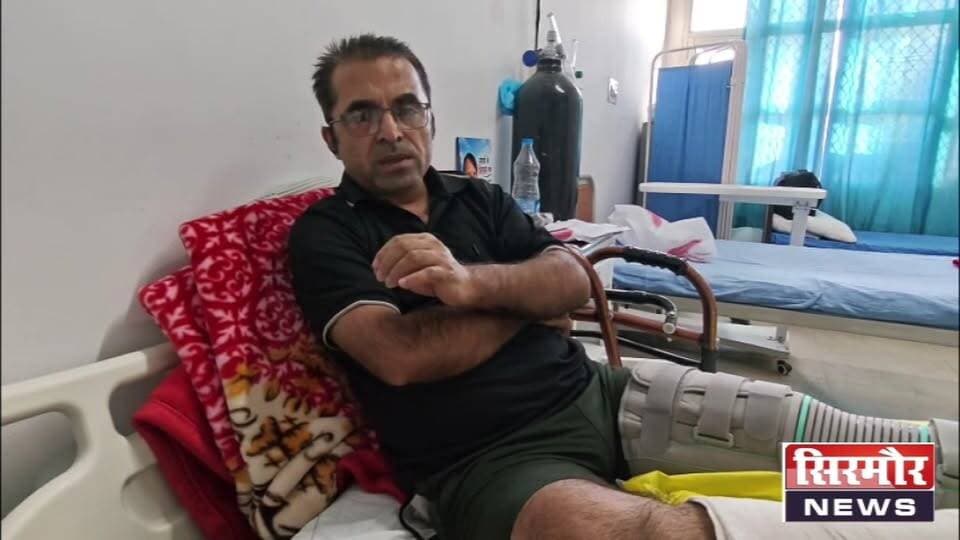 प्रशासन और चाटुकारों से खफा समाजसेवी एवं पर्यावरणविद् नाथूराम चौहान