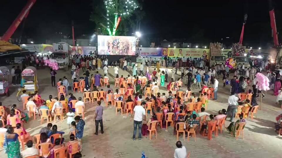 দেবী দুর্গার বিসর্জন পর্ব আগরতলা দশমীরঘাট থেকে সরাসরি। উপস্থিত আগরতলা পৌর নিগমের মেয়র দীপক মজুমদার, ত্রিপুরা সড়ক পরিবহন নিগমের ভারপ্রাপ্ত চেয়ারম্যান সমর রায়, ত্রিপুরা প্রদেশ বিজেপি প্রাক্তন সভাপতি মনোজ কান্তি দেবরায় সহ অন্যান্যরা।