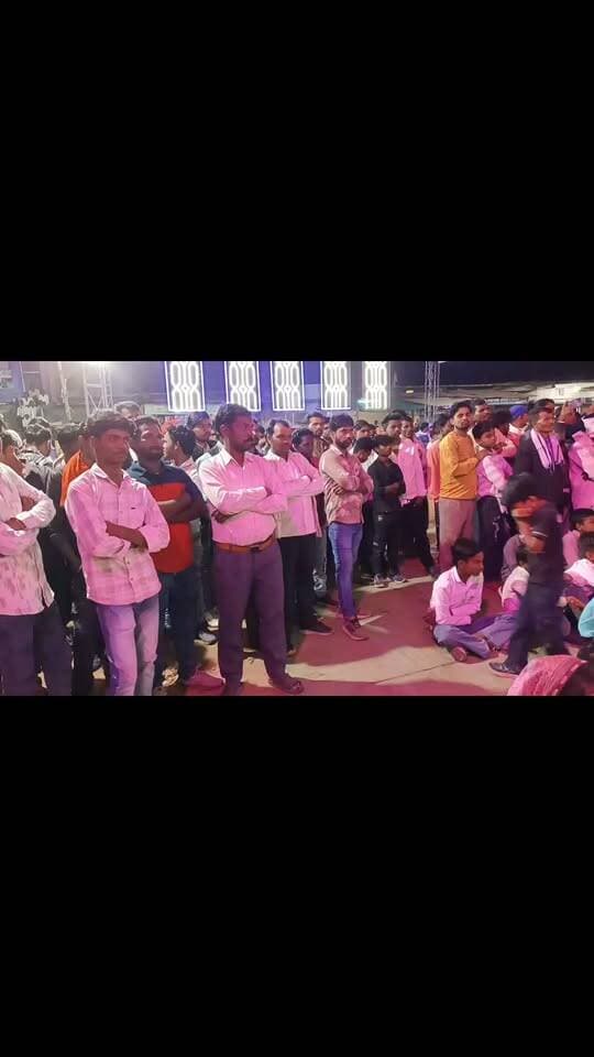रीठी बस स्टैंड में बुंदेले गीतों की शानदार प्रस्तुति