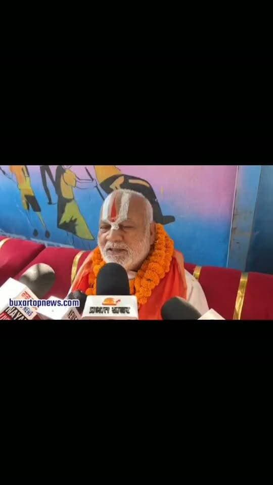 बक्सर में सिर्फ ₹10 में भरपेट भोजन! ❤️ गरीबों के लिए शुरू हुई ‘माई की रसोई’ 🙏
अब बक्सर में कोई भूखा न रहे! ❤️🙏
किला मैदान के समीप नगर परिषद के रैन बसेरा परिसर में शुरू हुई ‘माई की रसोई’. यहां हर दिन दोपहर 12 से 1 बजे तक महज 10 रुपये में मिलेगा भरपेट भोजन.
समाजसेवी ओम जी यादव और सुमित मानसिंहका की इस पहल का उद्घाटन महंत राजाराम शरण दास जी महाराज ने किया. रेलवे स्टेशन पर रात में रोटी बैंक के जरिए जरूरतमंदों को निःशुल्क भोजन कराने के बाद अब दिन में भी भोजन की व्यवस्था शुरू की गई है.
👏 इंसानियत और सेवा की ऐसी पहल को सलाम!
आपको यह पहल कैसी लगी? ❤️ कमेंट में जरूर बताएं और इस खबर को ज्यादा से ज्यादा शेयर करें.
#Buxar #BuxarTopNews #BuxarNews #बक्सर माईकीरसोई MaiKiRasoi गरीबोंकीसेवा समाजसेवा इंसानियत FoodForAll Humanity BiharNews BuxarUpdates ViralReels InstagramReels
