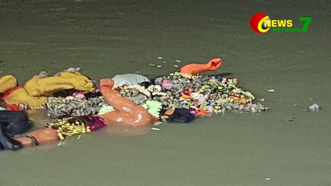 বিসর্জন পর্ব শুরু হয়ে গিয়েছে।