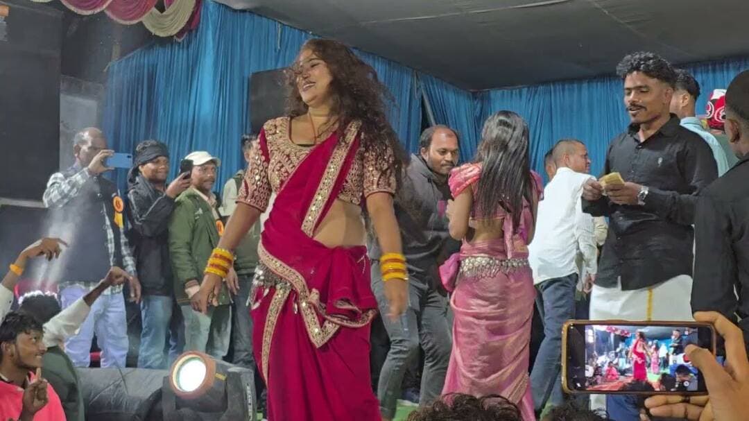 सूरजपुर जिले में मीना महंत एवं उनके टीम द्वारा शानदार कार्यक्रम की प्रस्तुति #viral #trending