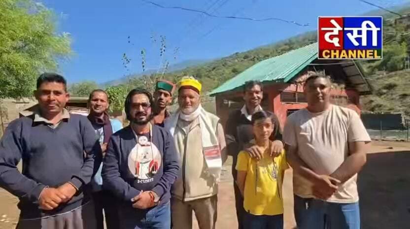 दशहरा पर्व पर गौ सेवा रक्षा दल कुल्लू के माध्यम से दानी सज्जनों ने दी मक्की घास की धाम, गौ सेवा अभियान में लगातार मिल रहा सहयोग
कुल्लू। अंतरराष्ट्रीय कुल्लू दशहरा पर्व के अवसर पर गौ सेवा रक्षा दल कुल्लू के माध्यम से दानी सज्जनों द्वारा गौवंश के लिए मक्की की घास यानी धाम भेंट की गई। गौ सेवा के इस अभियान में गौ भक्तों, गौ सेवकों और दानी सज्जनों का लगातार सहयोग मिल रहा है।
गौ सेवा रक्षा दल कुल्लू के अध्यक्ष श्री शेरा नेगी ने बताया कि गौशाला में सैकड़ों गौवंश की सेवा की जा रही है। गौवंश के लिए लगभग हर दिन अलग-अलग प्रकार की धाम उपलब्ध करवाई जाती है, जिसमें हरी घास, सब्जियां, फल, शक्कर, खल और अन्य खाद्य सामग्री शामिल हैं। गौ भक्तों और दानी सज्जनों के सहयोग से बीमार एवं घायल गौवंश के उपचार, देखभाल और सेवा-सुरक्षा का कार्य लगातार किया जा रहा है।
उन्होंने कहा कि गौ सेवा केवल एक दिन का कार्य नहीं, बल्कि निरंतर चलने वाला सेवा अभियान है। इस पुनीत कार्य में सहयोग देने वाले प्रत्येक दानी सज्जन, गौ भक्त और गौ सेवक का योगदान सराहनीय है। सभी के सहयोग से गौवंश को चारा, भोजन, उपचार और देखभाल उपलब्ध करवाने के प्रयास किए जा रहे हैं।
गौ सेवा रक्षा दल कुल्लू की ओर से आभार व्यक्त करने वाले गौ सेवक:
टिकम राम, कृष्ण नेगी, अंशुल, छापे राम नेगी, कमलेश ठाकुर, सतीश राणा, अजय शर्मा, बोनी, सोनी, भूपेंद्र ठाकुर, अमन ठाकुर, चन्द्र ठाकुर, बेली राम, तरुण कुमार, तुलसी देवी, चन्द्रा महंत, पूर्ण चंद, पिंकू भंडारी, हुक्म राम, अमर भंडारी, अमर ठाकुर, अजय, अमन, लव-कुश, नीटू राम, राम राज महंत, जया घई, हेम सिंह, मन्नत नेगी, सोनाली नेगी, विपिन ठाकुर, हरीश नेगी, विपिन शर्मा, खूब राम, किशन ठाकुर, कर्म सिंह, सुमन सूद, सचिन सूद, गंगा राम और पम्पु राम सहित सभी गौ सेवकों का विशेष आभार व्यक्त किया गया।
अध्यक्ष श्री शेरा नेगी ने सभी दानी सज्जनों, गौ भक्तों और गौ सेवकों का धन्यवाद करते हुए अपील की कि वे इसी तरह गौवंश की सेवा में अपना सहयोग देते रहें, ताकि बेसहारा, बीमार और घायल गौवंश की बेहतर देखभाल की जा सके।
गौ सेवा ही सच्ची सेवा है। 🙏🐄