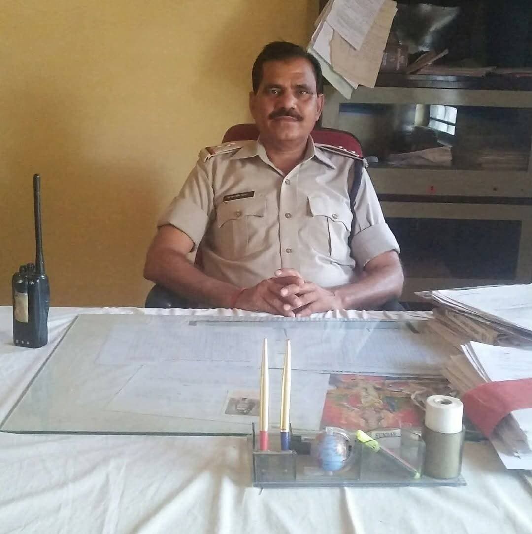 जसो थाना प्रभारी रहे सुरसरी प्रसाद मिश्रा का निधन, करंट लगने से हुई मृत्यु, ईश्वर दिवंगत आत्मा को शांति प्रदान करें तथा परिजनों को दुःख सहने की शक्ति दें।
ॐ शांतिः शांतिः शांतिः॥
👏💐💐