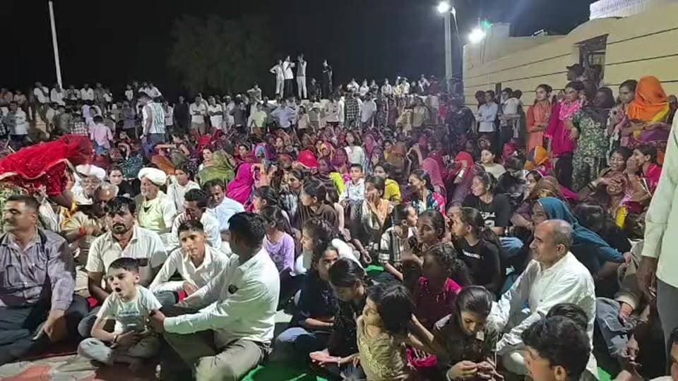 आगौर पंचायत के सरपंच प्रत्याशी जगदीश ढाका के घर उमड़ी भीड़...