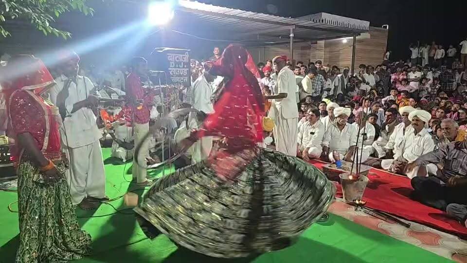 चौहटन आगौर में जगदीश ढाका के यहां...