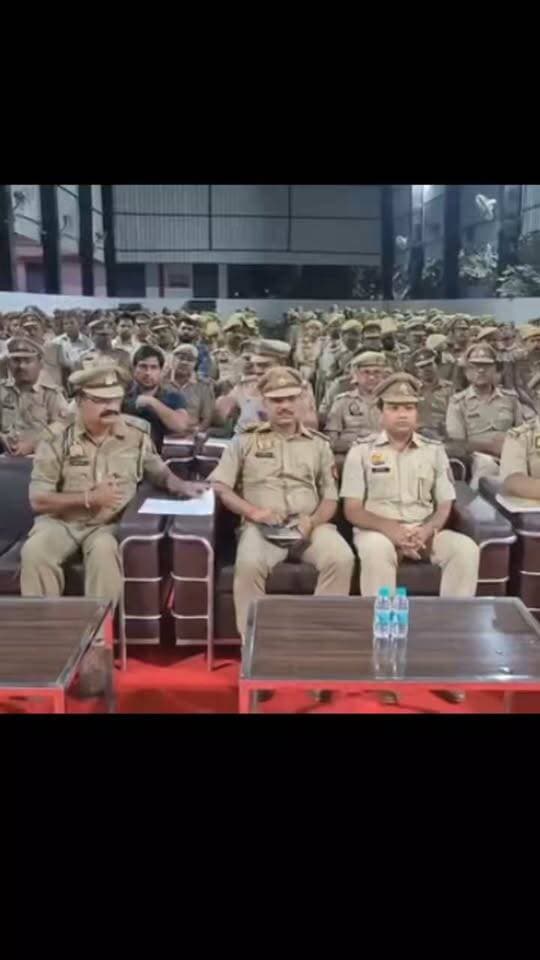 जालौन : MLC स्नातक चुनाव को लेकर प्रशासन का पुख्ता इंतजाम, 23 अक्टूबर को MLC स्नातक चुनाव होगा, 33 मतदेय स्थलों पर 470 पुलिसकर्मियों की तैनाती जालौन डीएम, एसपी ने पुलिस लाइन में की ब्रीफिंग!!
