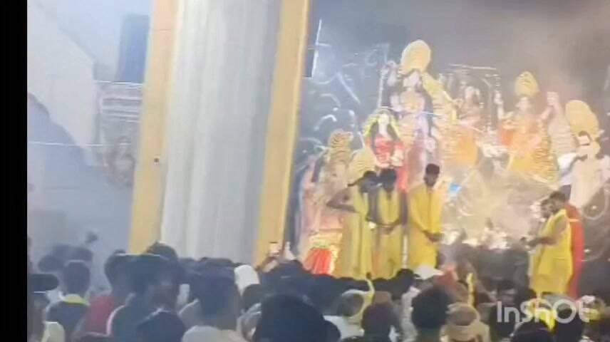 बड़हरा प्रखंड में दुर्गा पूजा शांति और भय मुक्त वातावरण में संपन्न कराने को लेकर थाना प्रभारी व अधिकारियों को लोगों ने दिया धन्यवाद