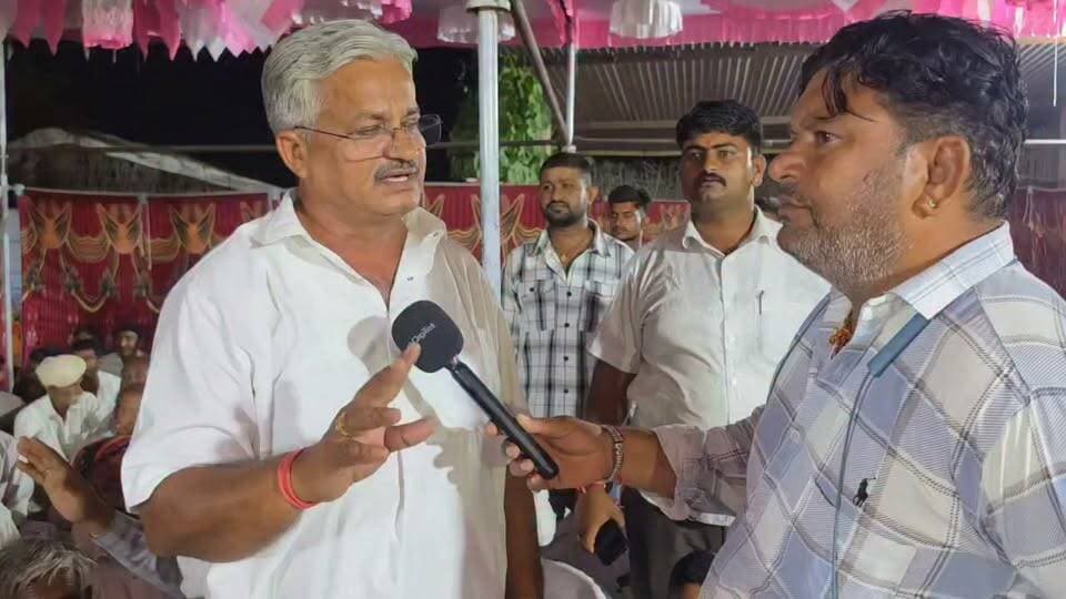 शिवकर से सरपंच प्रत्याशी सुरेश माली के समर्थन में बोले गांव के लोग,पंवार जीता तो विकास जरूर होगा।