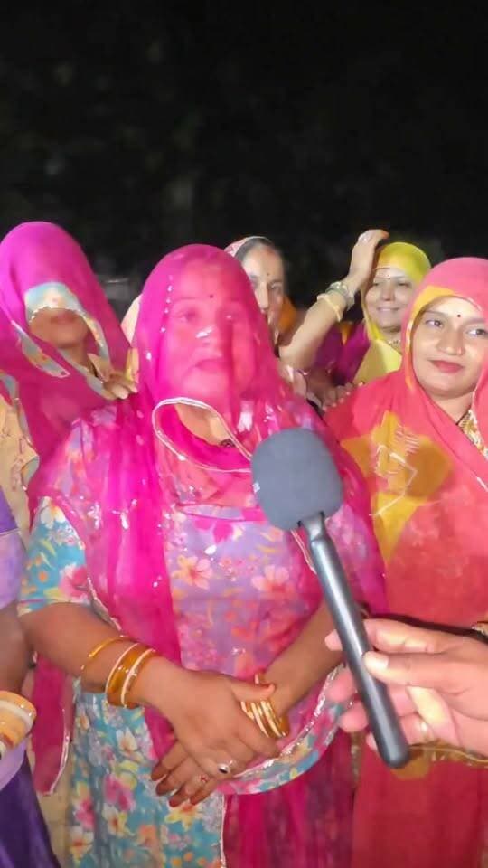 शिवकर सरपंच प्रत्याशी सुरेश माली के समर्थन में बोली गांव की महिलाएं कहा पंवार जरूर गांव का विकास करवाएगा।