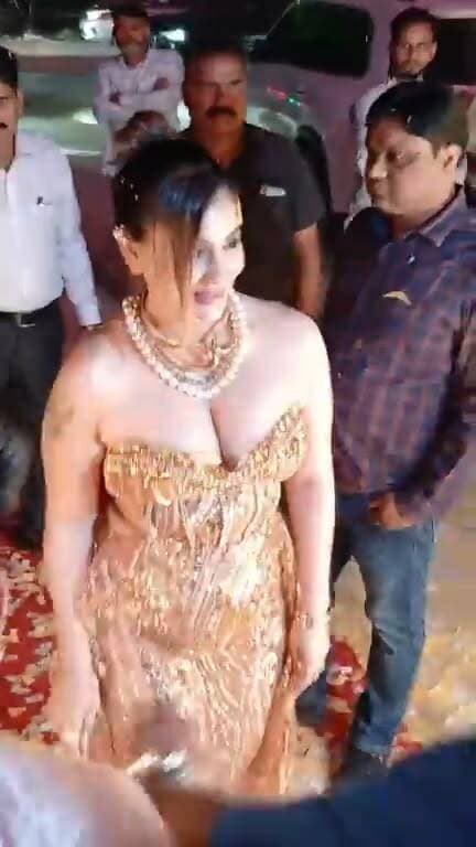 शबाब भी होगा, शराब भी होगी पर नो कबाब…
Bollywood Diva #KangnaSharma पहुंचीं सेक्टर 12
वेज डाइनिंग के साथ शुरू हुआ Club #Olibo
सुबह 6 बजे तक रहेगा ओपन