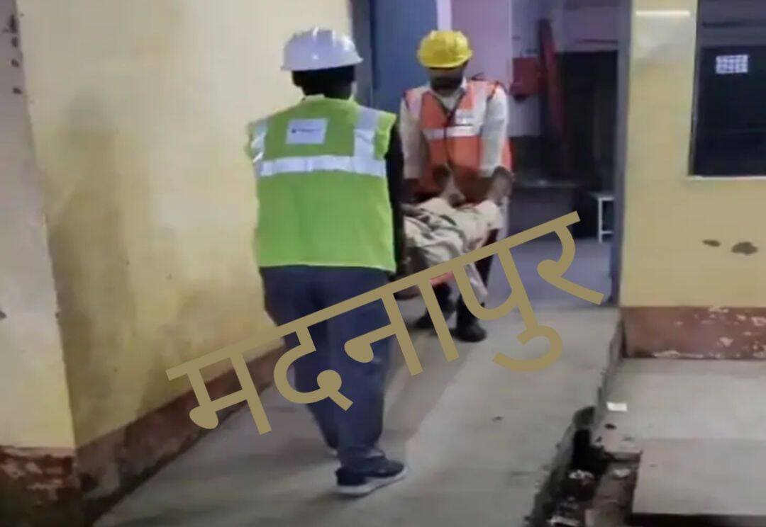 शाहजहांपुर: मदनापुर थाना क्षेत्र में गंगा एक्सप्रेस-वे पर ट्रक की टक्कर से ट्रैक्टर सवार पिता और बेटी की मौत हो गई। हादसे में चार लोग घायल हो गए। सभी संभल जिले के रहने वाले हैं और जौनपुर में ईंट भट्ठे पर काम करने जा रहे थे।