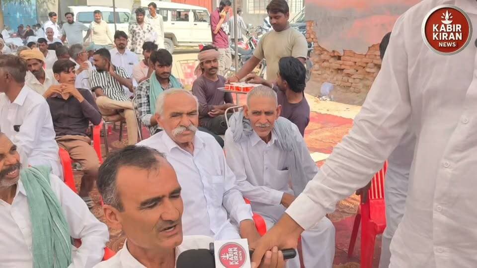 सरपंच द्वारा मेरे गांव में एक ईंट भी लगाई हो तो बताओ आज पेट घिसालिया उड़ जावा! अरड़की पंचायत मे सरपंच का विरोध