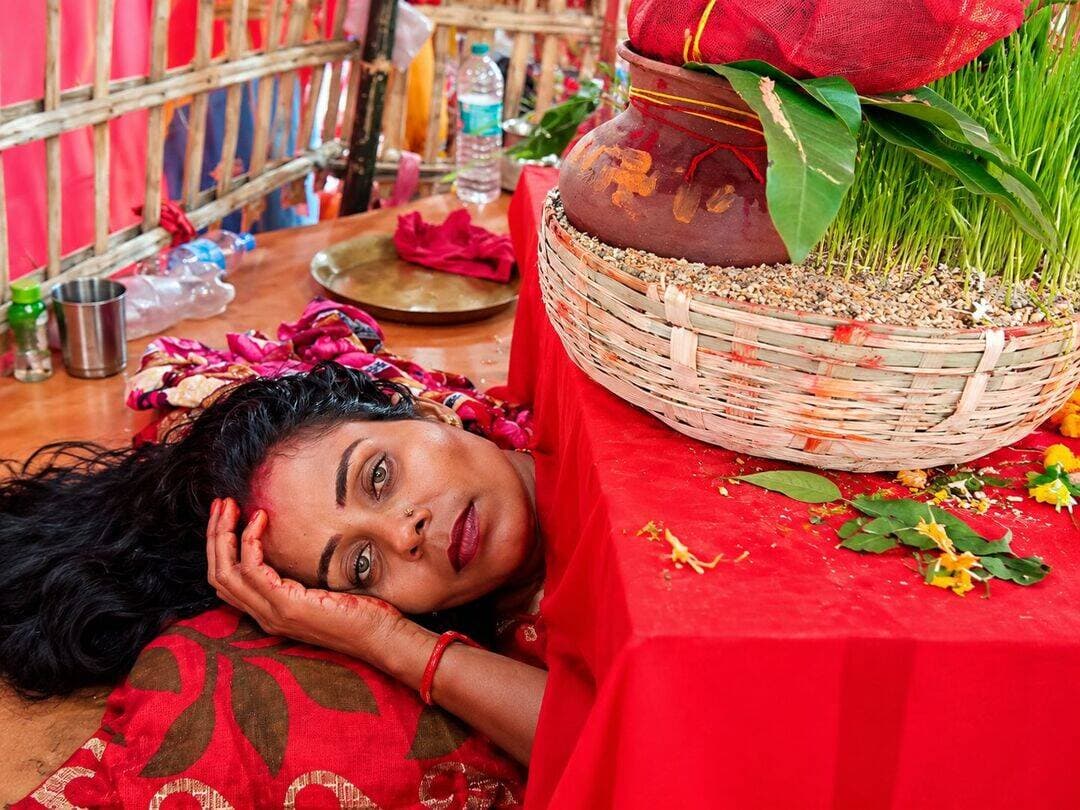 छाती पर कलश रखकर बिना अन्न-जल के उपवास… और फिर महिला की मौत! 🙏
आपकी नजर में यह आस्था है, ढोंग है या पाखंड? अपनी राय कमेंट में जरूर बताएं।