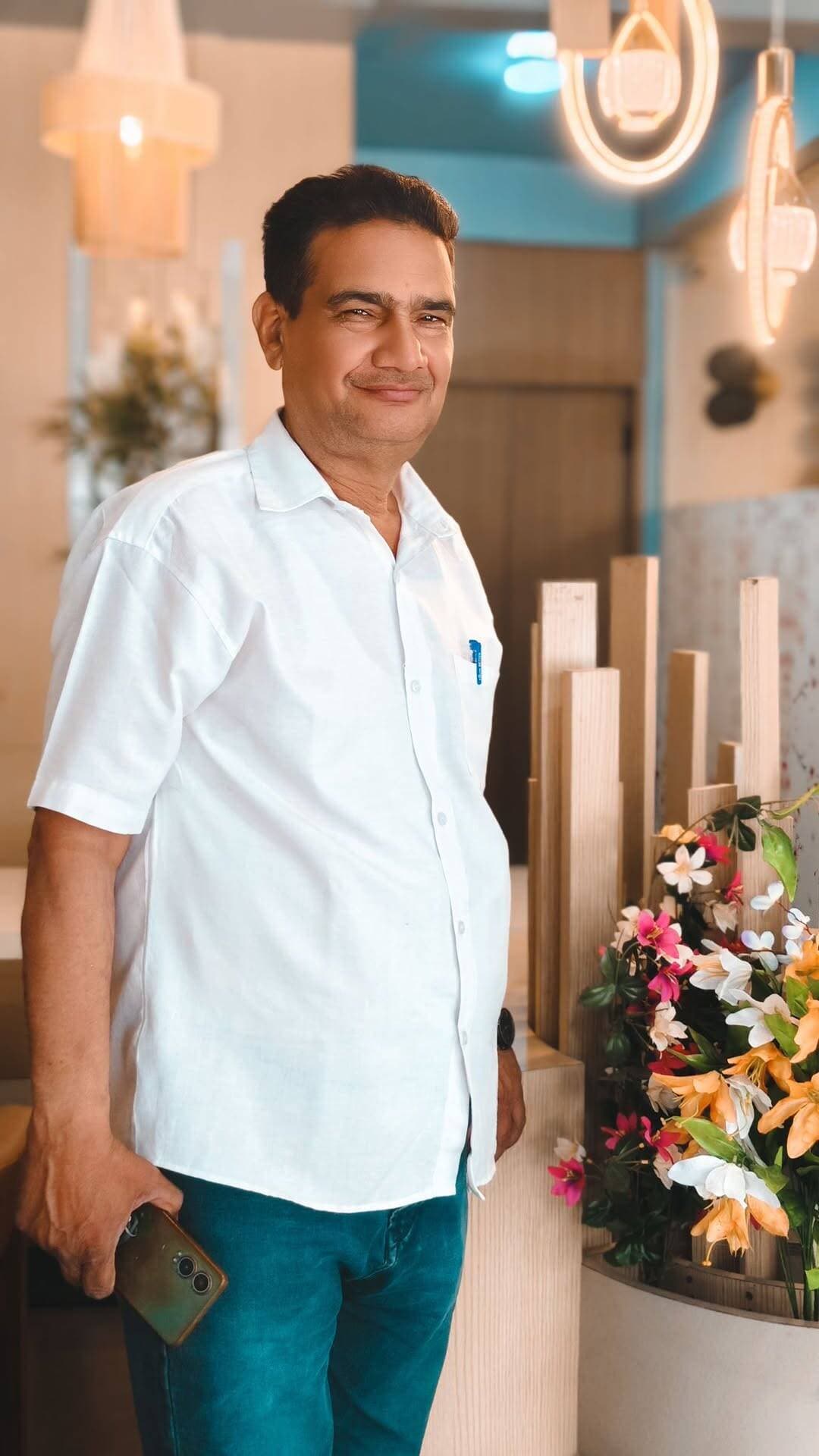 बस्ती जिले के वरिष्ठ पत्रकार ख्यातिलब्ध संगीतकार बस्ती प्रेस क्लब के अध्यक्ष बड़े भैया Vinod Upadhyay जी को जन्मदिन की ढेर सारी बधाई