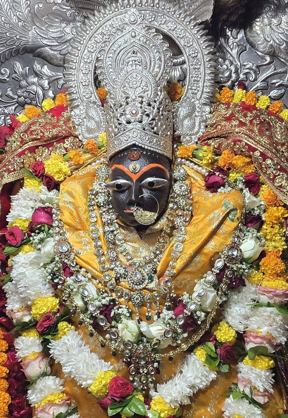त्रिकूट पर विराजी आदिशक्ति जगत जननी माई शारदा के आज दिन गुरुवार के प्रातःकालीन दिव्य दर्शन।🌹🙏
<nis:link nis:type=tag nis:id=maihar nis:value=maihar nis:enabled=true nis:link/> <nis:link nis:type=tag nis:id=maiharmata nis:value=maiharmata nis:enabled=true nis:link/> <nis:link nis:type=tag nis:id=maihardevi nis:value=maihardevi nis:enabled=true nis:link/> <nis:link nis:type=tag nis:id=matarani nis:value=matarani nis:enabled=true nis:link/> <nis:link nis:type=tag nis:id=chitrakootexpress nis:value=chitrakootexpress nis:enabled=true nis:link/>