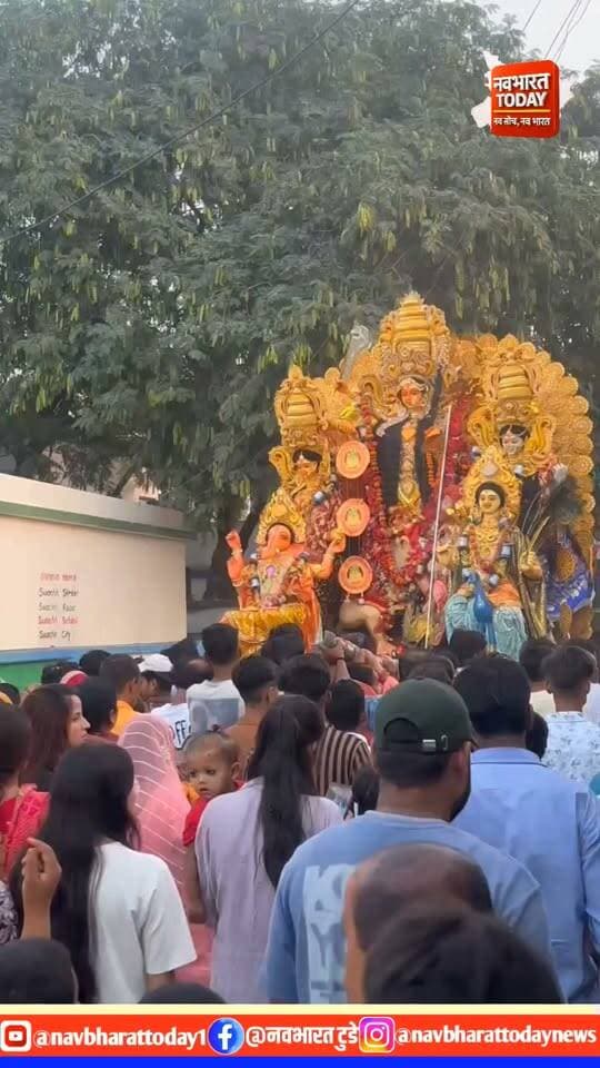 श्री बंशीधर नगर: जय भाभा शाह क्लब ने मां दुर्गा को कंधे पर उठाकर किया विसर्जन