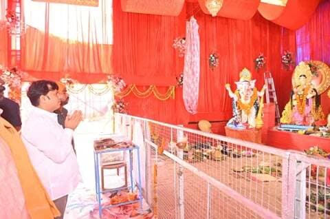 ଝାରସୁଗୁଡା: ସୁନ୍ଦରଗଡ଼ ରେଜେଣ୍ଟ ମାର୍କେଟ ଦୁର୍ଗାପୂଜାରେ ଯୋଗଦେଲେ ଝାରସୁଗୁଡ଼ା ବିଧାୟିକା