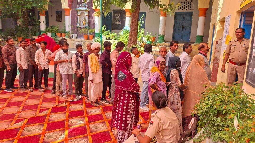 कुंभलगढ़ में सुबह 11 बजे तक 19.38 प्रतिशत मतदान
कुंभलगढ़। पंचायत समिति क्षेत्र के सभी 15 वार्डों में सुबह 11 बजे तक 19.38 प्रतिशत मतदान हुआ। मतदान केंद्रों पर मतदाताओं के पहुंचने का सिलसिला जारी है।
.
<nis:link nis:type=tag nis:id=rajsamandnews nis:value=Rajsamandnews nis:enabled=true nis:link/>