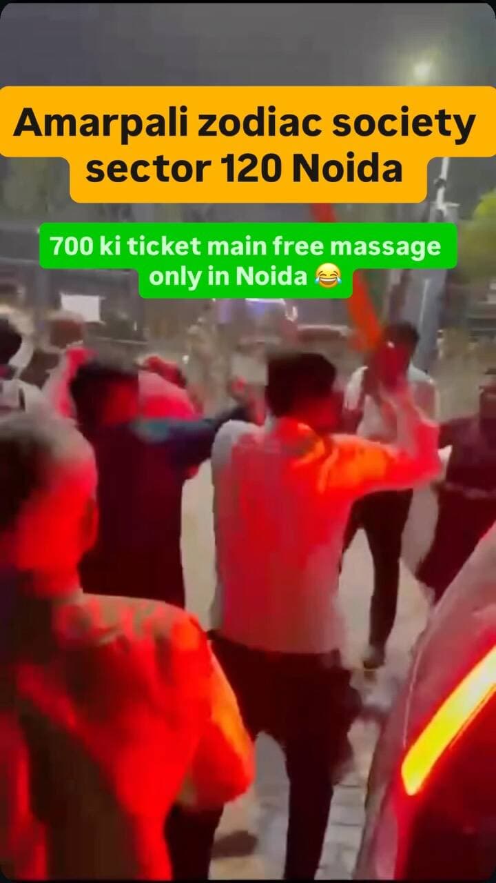 Dandiya night ❌ MASSAGE NIGHT✅😂
.
.
.
.
.
.
.
.
.
.
.
.
.
#noida #uttarpradesh #dandia #thisisnoidacity