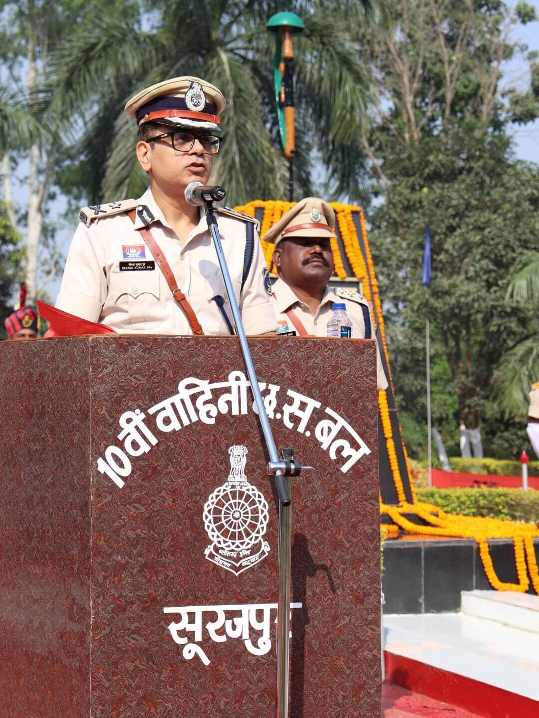 *कर्तव्यपथ पर सर्वोच्च बलिदान देने वाले वीर पुलिस जवानों को पुलिस स्मृति दिवस पर दी गई भावभीनी श्रद्धांजलि*
*शहीद परिवारजनों का सम्मान कर पुलिस ने व्यक्त किया कृतज्ञता का भाव*
#पुलिसस्मृतिदिवस #chhattisgarhpolice #surgujapolice